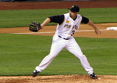 Pirates announce the trade of John Grabow, Tom Gorzelanny to Chicago