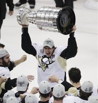 Shero’s three-center model figures to win a few more Stanley Cups
