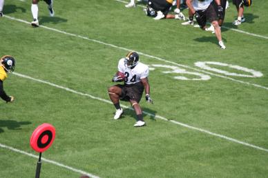 Clark remains undecided; Mendenhall working on ball security