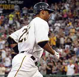 Pirates intend to gauge interest with Derrek Lee on new deal before seasons end